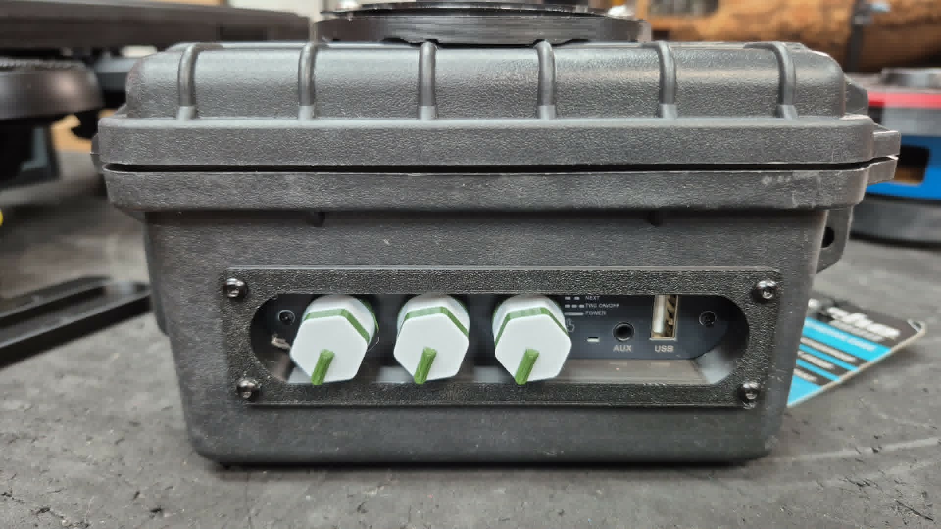1001U Exposed knob Case