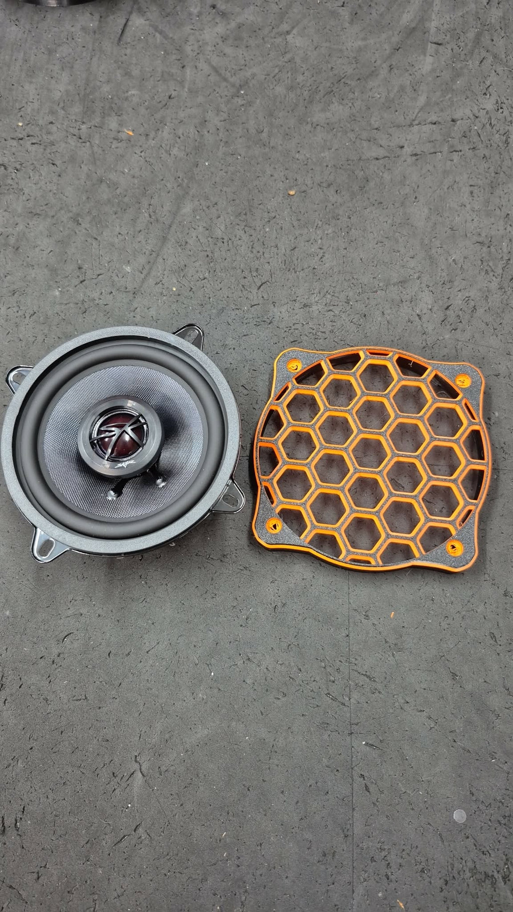 5.25" Snug fit speaker grill